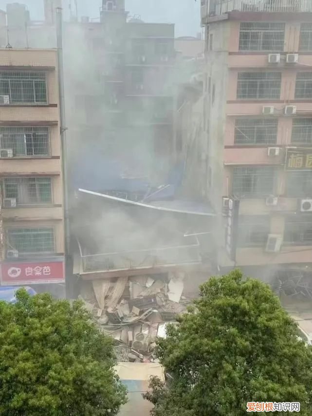突发事件!长沙一栋老式楼房突然坍塌,目击者称:有人员被困其中