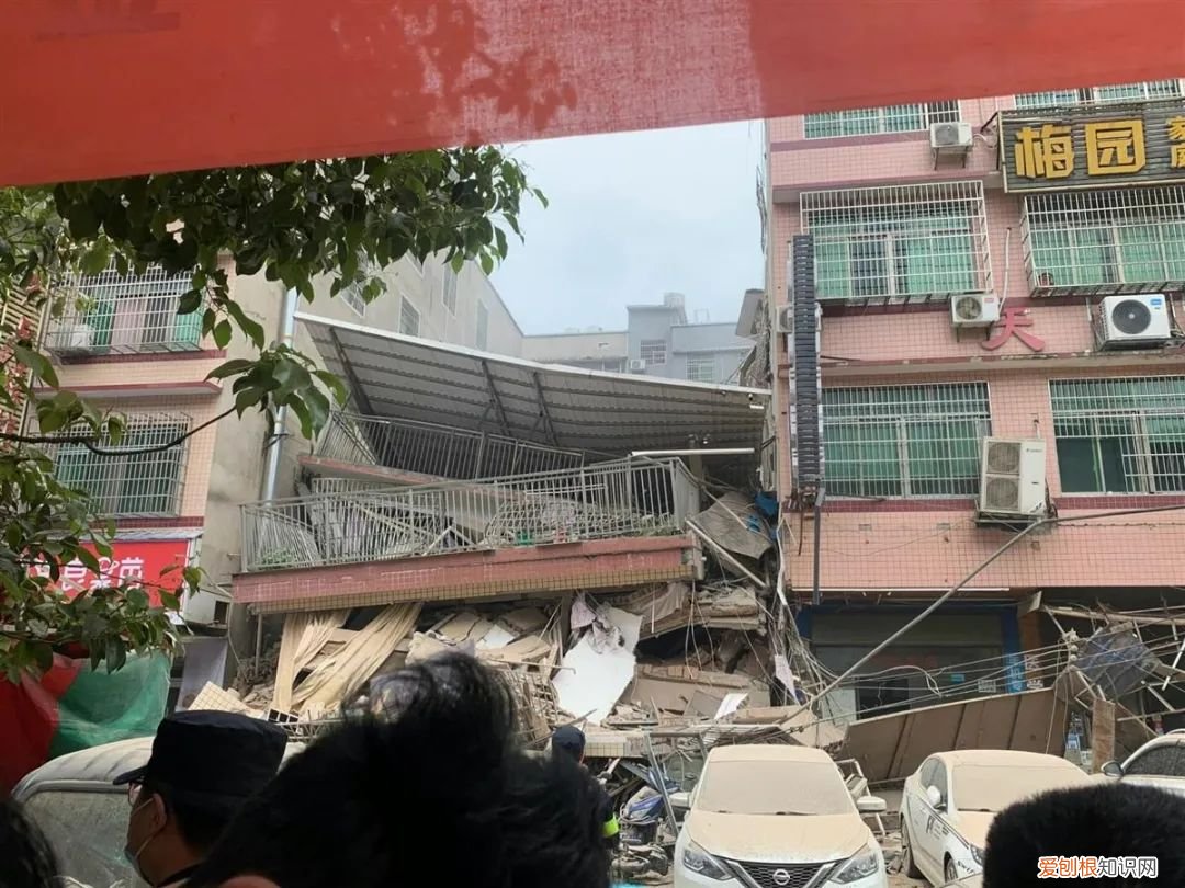 突发事件!长沙一栋老式楼房突然坍塌,目击者称:有人员被困其中