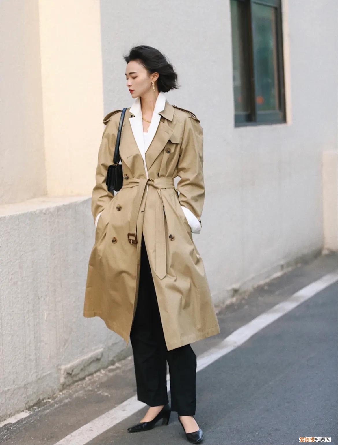米色风衣搭配什么裤子和鞋子