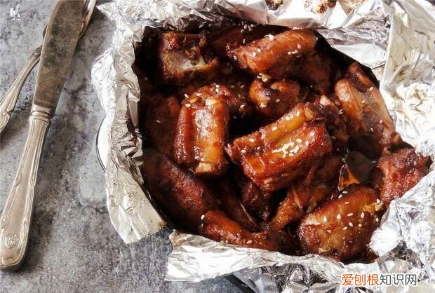 锡纸可以进微波炉加热吗,锡箔纸可不可以放进微波炉加热