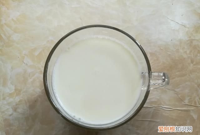 牛奶加水可以喝吗，纯牛奶加热可以加水
