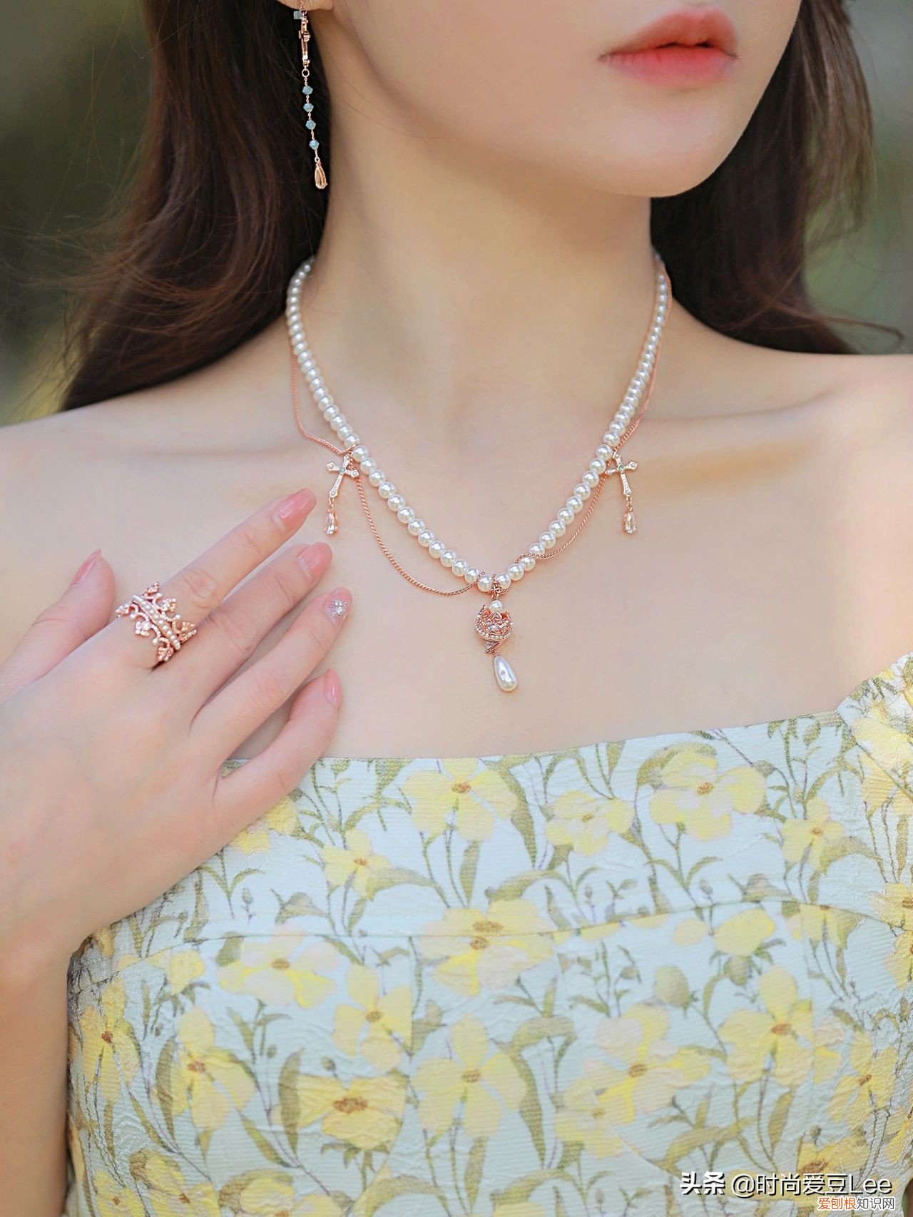 十字架耳环怎么戴