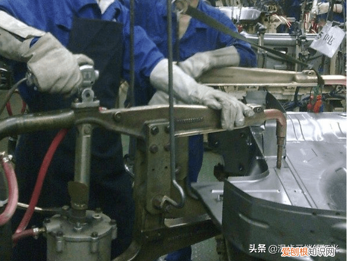 长沙比亚迪一宿舍连续发生跳楼事件，其中的缘由耐人寻味
