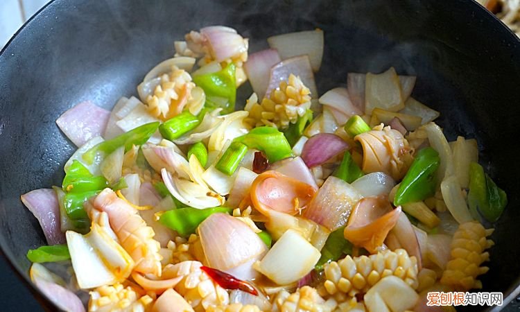 怎么做炒鱿鱼花