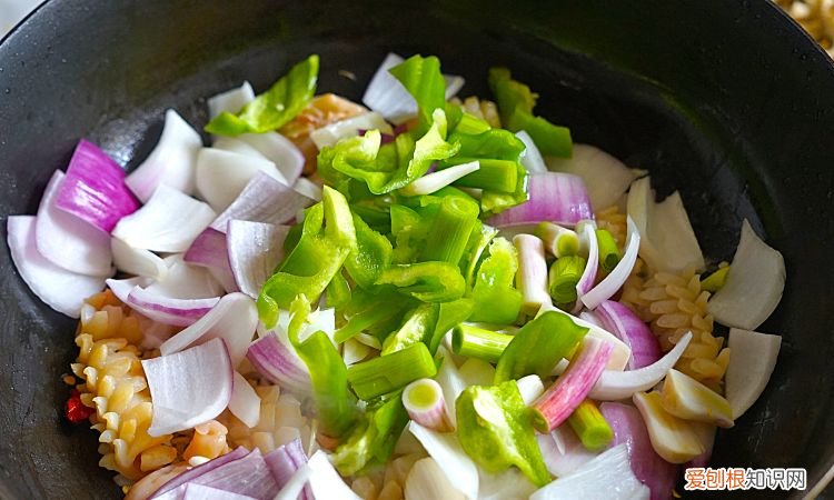 怎么做炒鱿鱼花