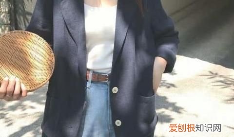 厚老爹裤怎么搭上衣