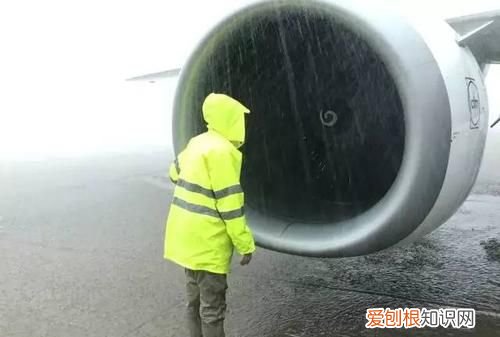 暴雨影响飞机飞行吗，暴雨对飞机降落有影响