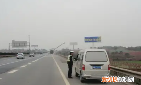 高速公路应车道什么时候可以用，交通法应急车道什么情况下可以用