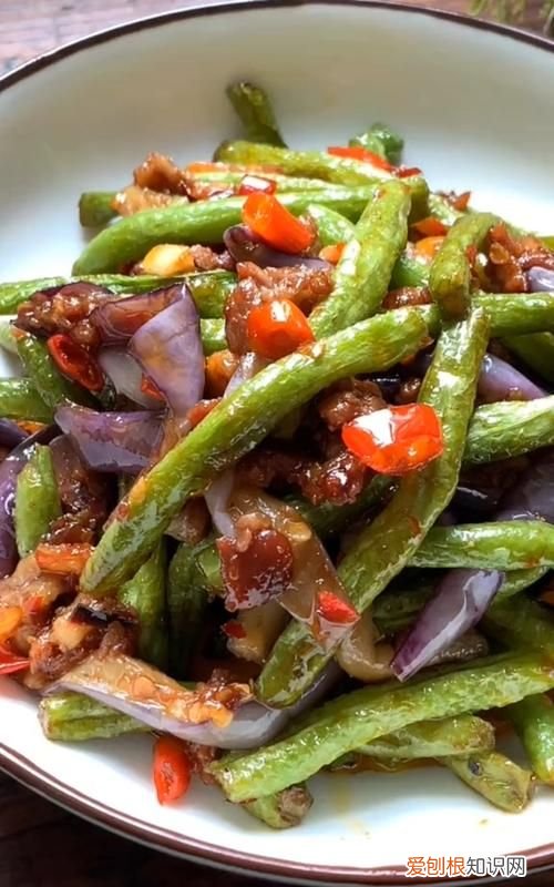 豆角和茄子怎么炒好吃,茄丝炒豆角丝怎么炒好吃