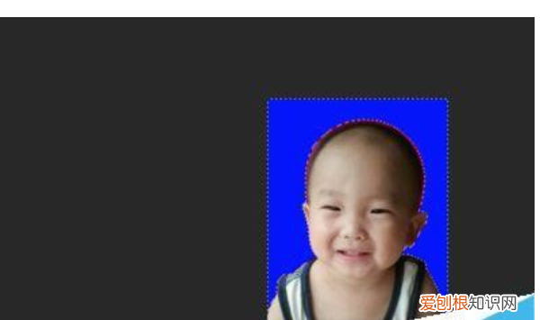 如何用ps换证件照背景颜色，ps如何换证件照背景颜色白色