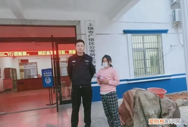 “警察叔叔，你们可以帮帮它吗。”暖心！小女孩在路边发现受伤的猫头鹰，上饶广信区警方及时救助