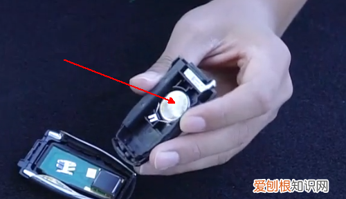 博越钥匙怎么换电池,吉利博越汽车钥匙电池怎么换视频