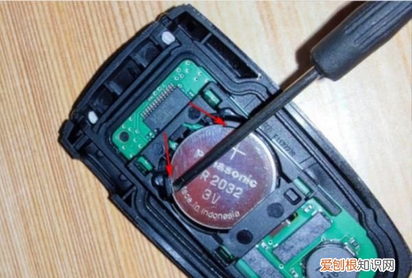 博越钥匙怎么换电池,吉利博越汽车钥匙电池怎么换视频