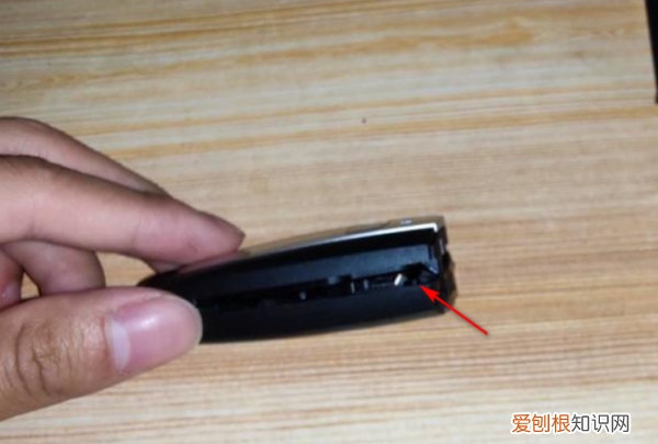 博越钥匙怎么换电池,吉利博越汽车钥匙电池怎么换视频