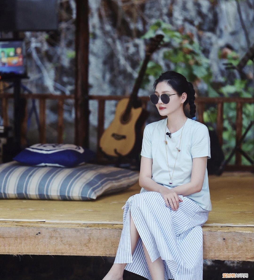 涂鸦t恤搭配什么最好看