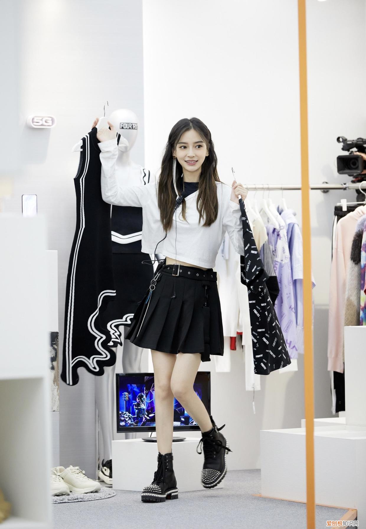 涂鸦t恤搭配什么最好看