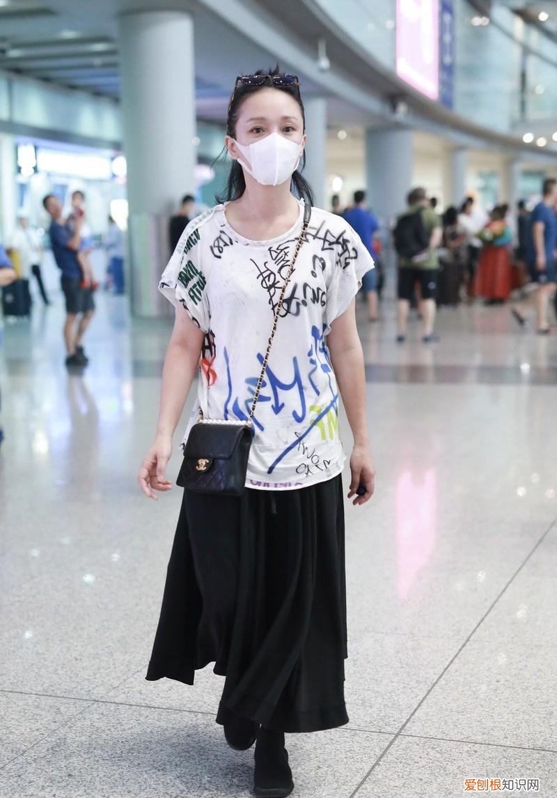 涂鸦t恤搭配什么最好看