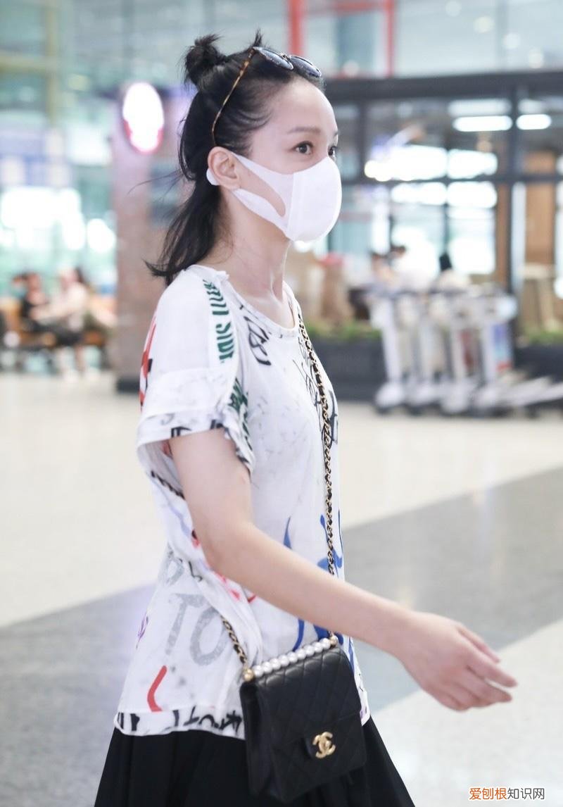 涂鸦t恤搭配什么最好看