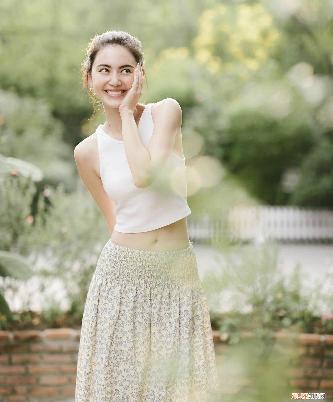 涂鸦t恤搭配什么最好看