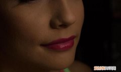 嘴唇干裂舌头发涩是什么原因 冬天嘴唇干裂不要用舌头去点图