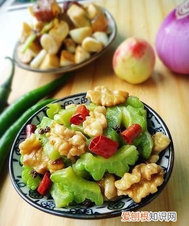 核桃仁做菜的菜谱，您知道桃仁脆溜鸡的做法