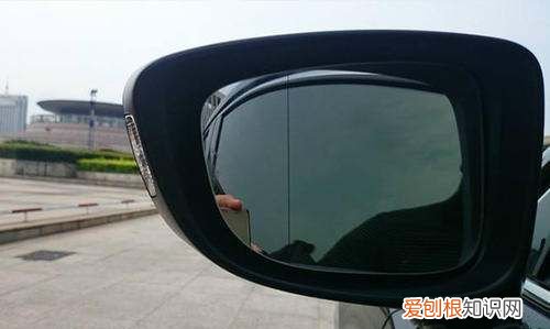 车后窗玻璃为什么有横线，汽车后挡风玻璃多少钱一块