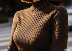 紧身毛衣怎么搭配