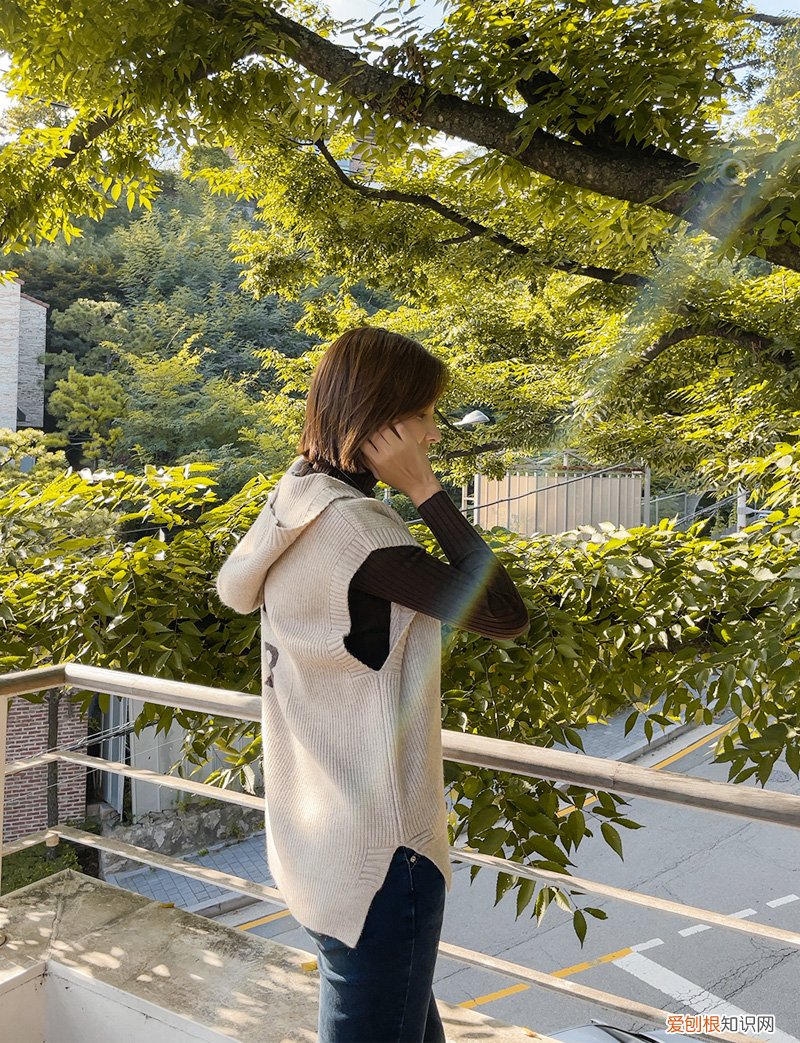 紧身毛衣怎么搭配