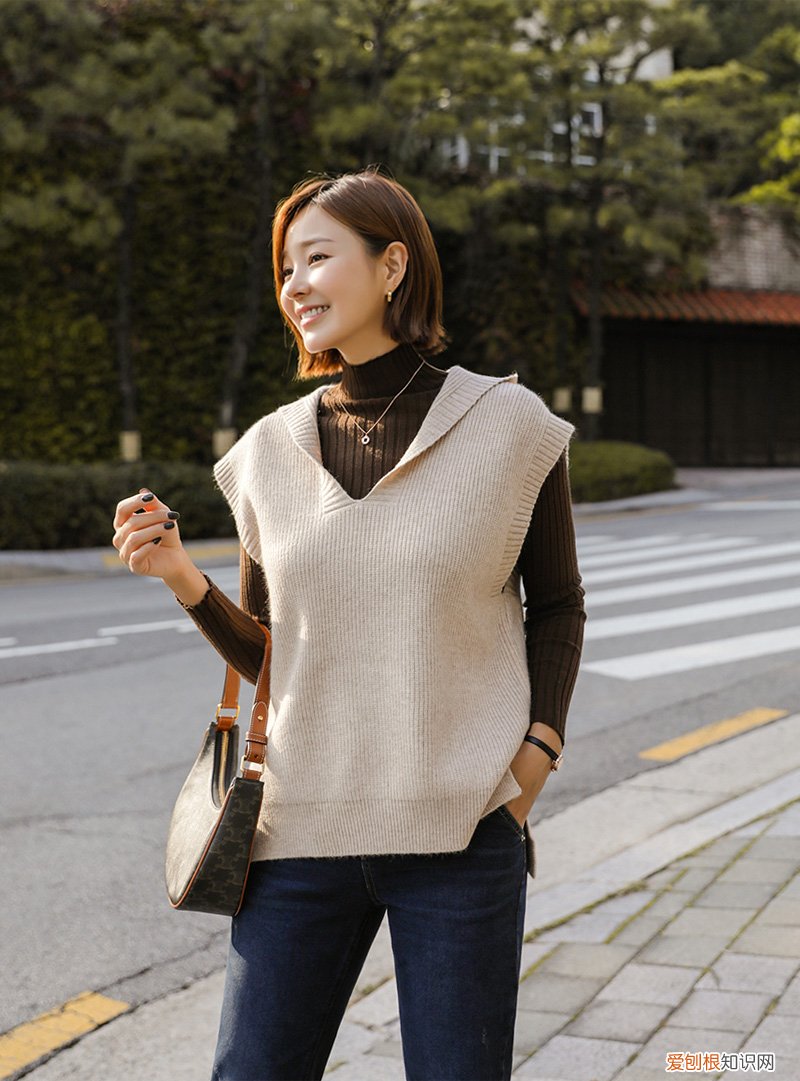 紧身毛衣怎么搭配