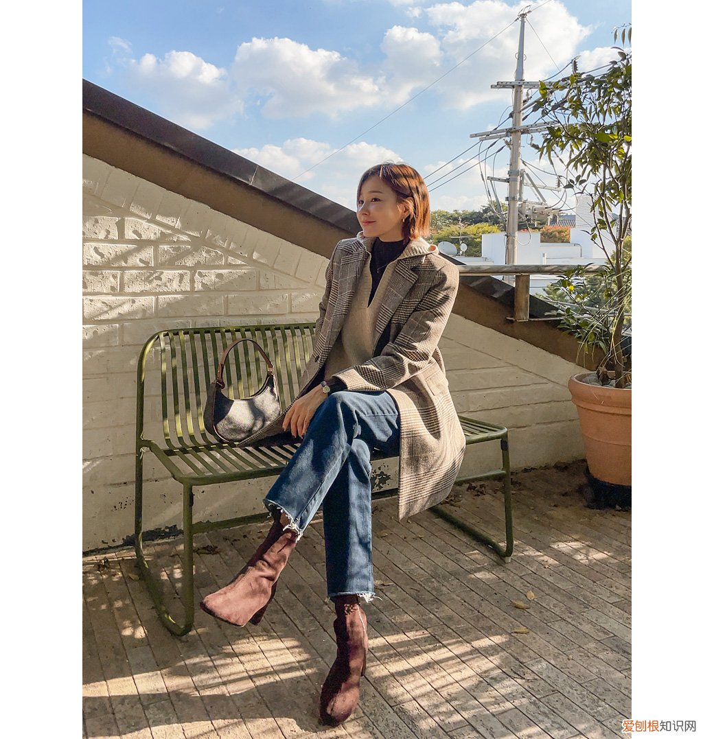 紧身毛衣怎么搭配