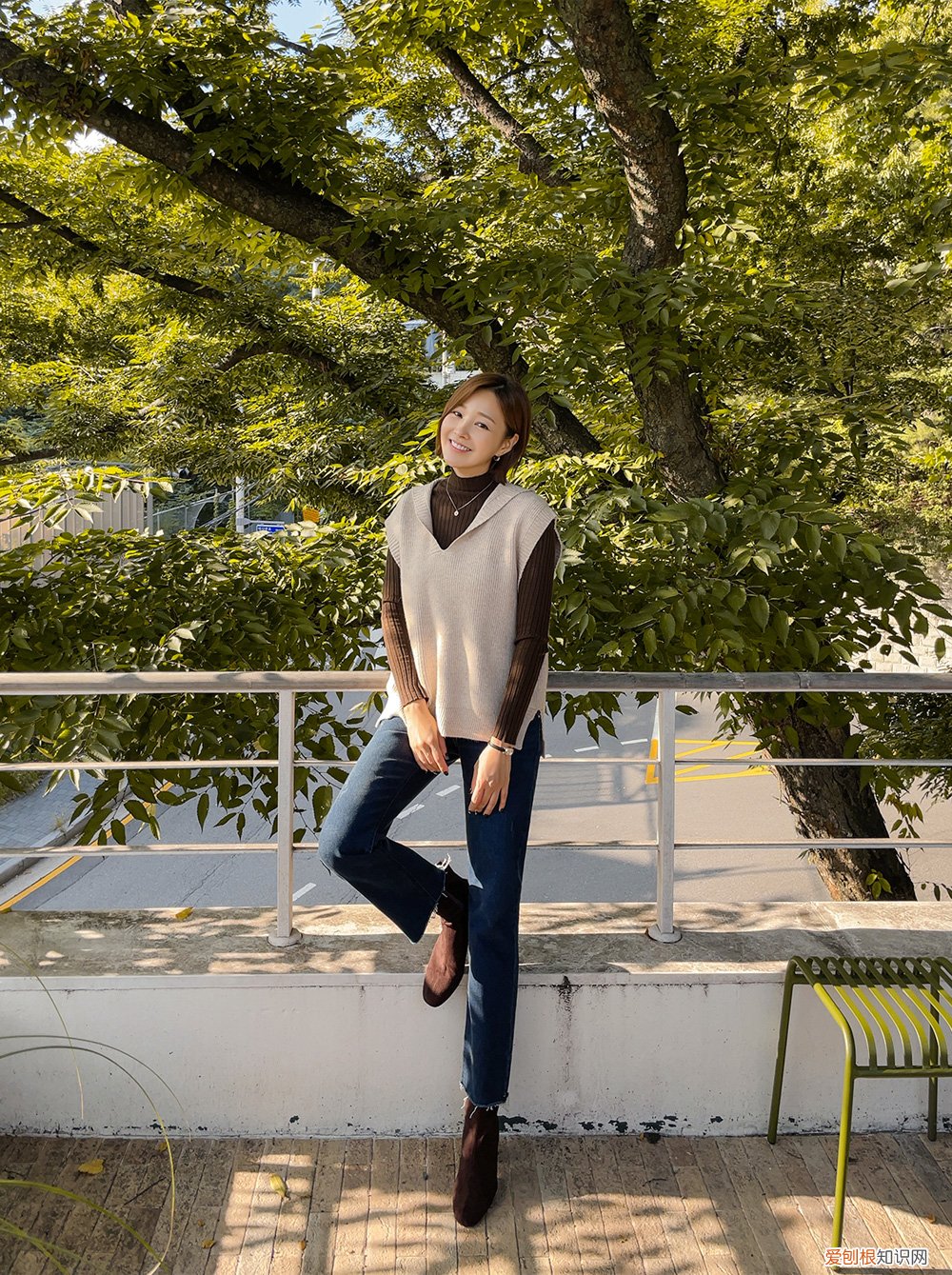 紧身毛衣怎么搭配