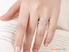 食指带戒指的意思，右手食指戒指什么意思