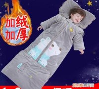 睡袋和穿衣服睡觉有什么区别，5个月婴儿睡袋内还需要穿衣服