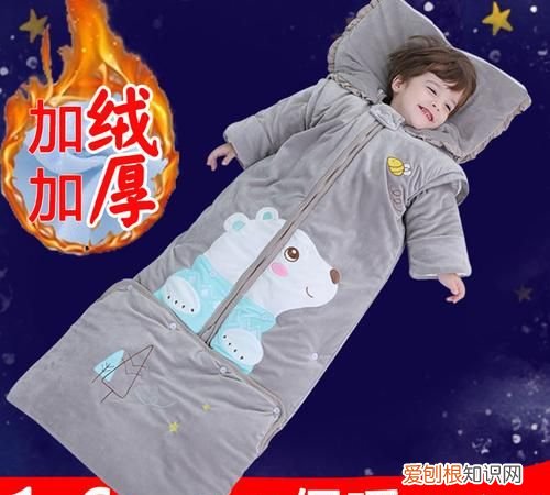 睡袋和穿衣服睡觉有什么区别，5个月婴儿睡袋内还需要穿衣服