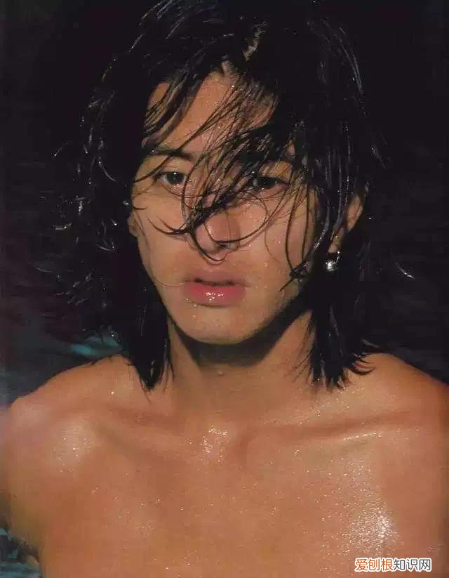 耐克腰包真假对比