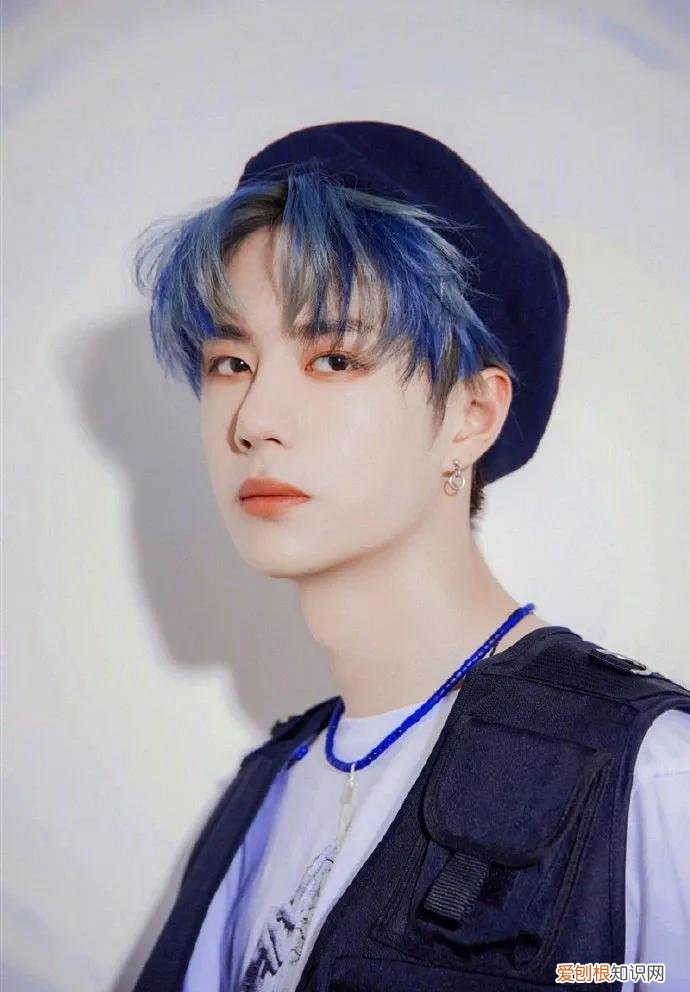 耐克腰包真假对比