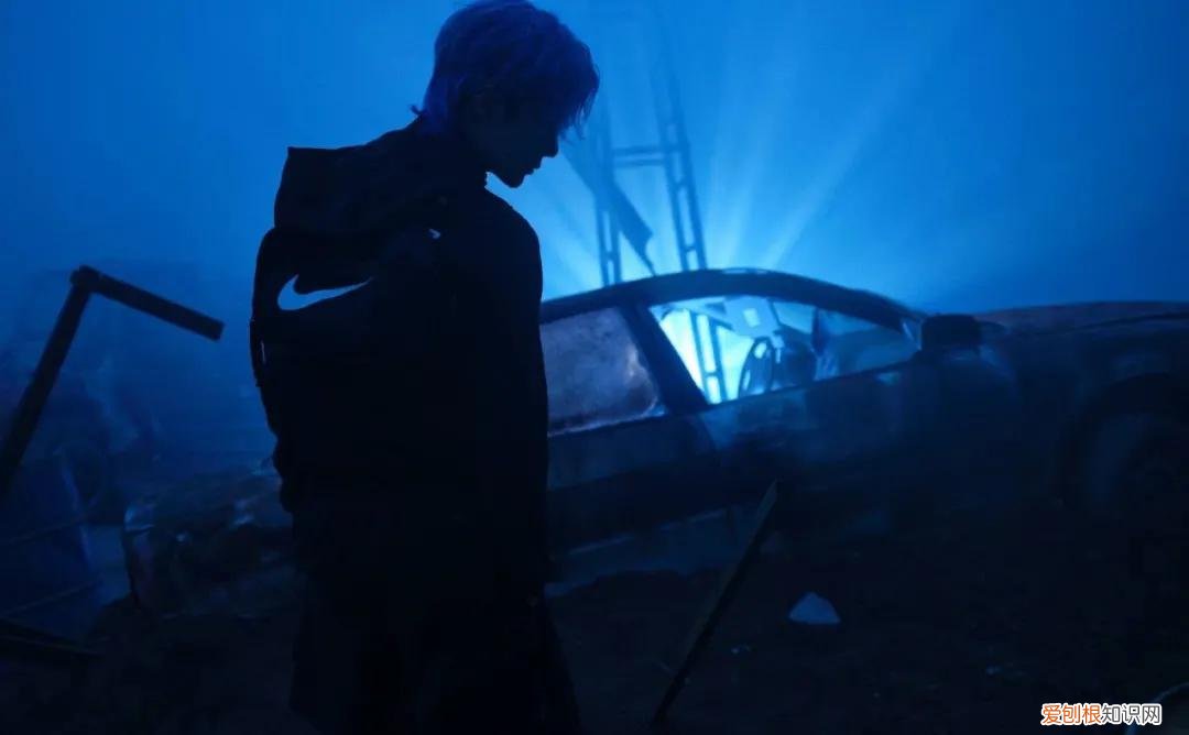 耐克腰包真假对比