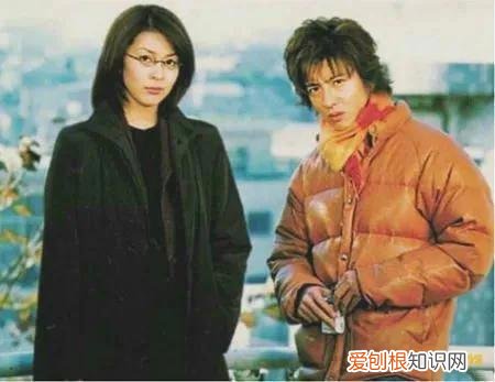 耐克腰包真假对比