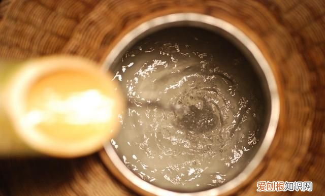 粮食酒中的固态发酵是什么意思,固液法和固态发酵白酒的区别