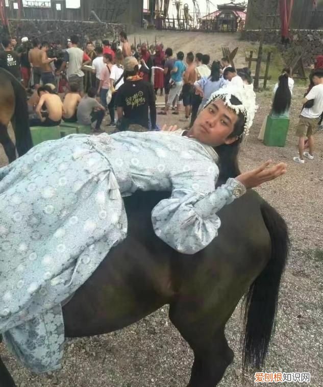 横店群演男生真实生活一天多少钱 在横店做群演的艰辛