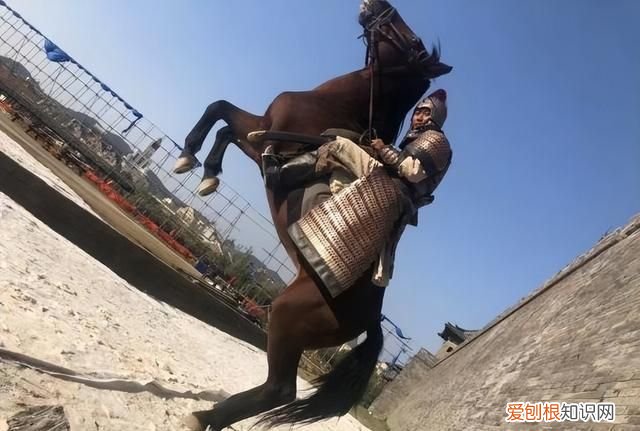 横店群演男生真实生活一天多少钱 在横店做群演的艰辛