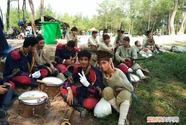 横店群演男生真实生活一天多少钱 在横店做群演的艰辛