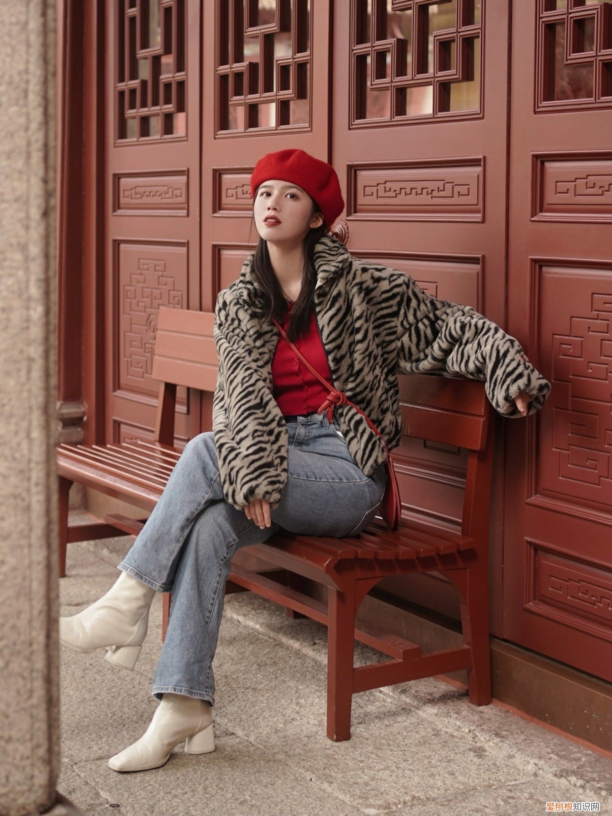 豹纹短外套搭配米色阔腿裤可以么?