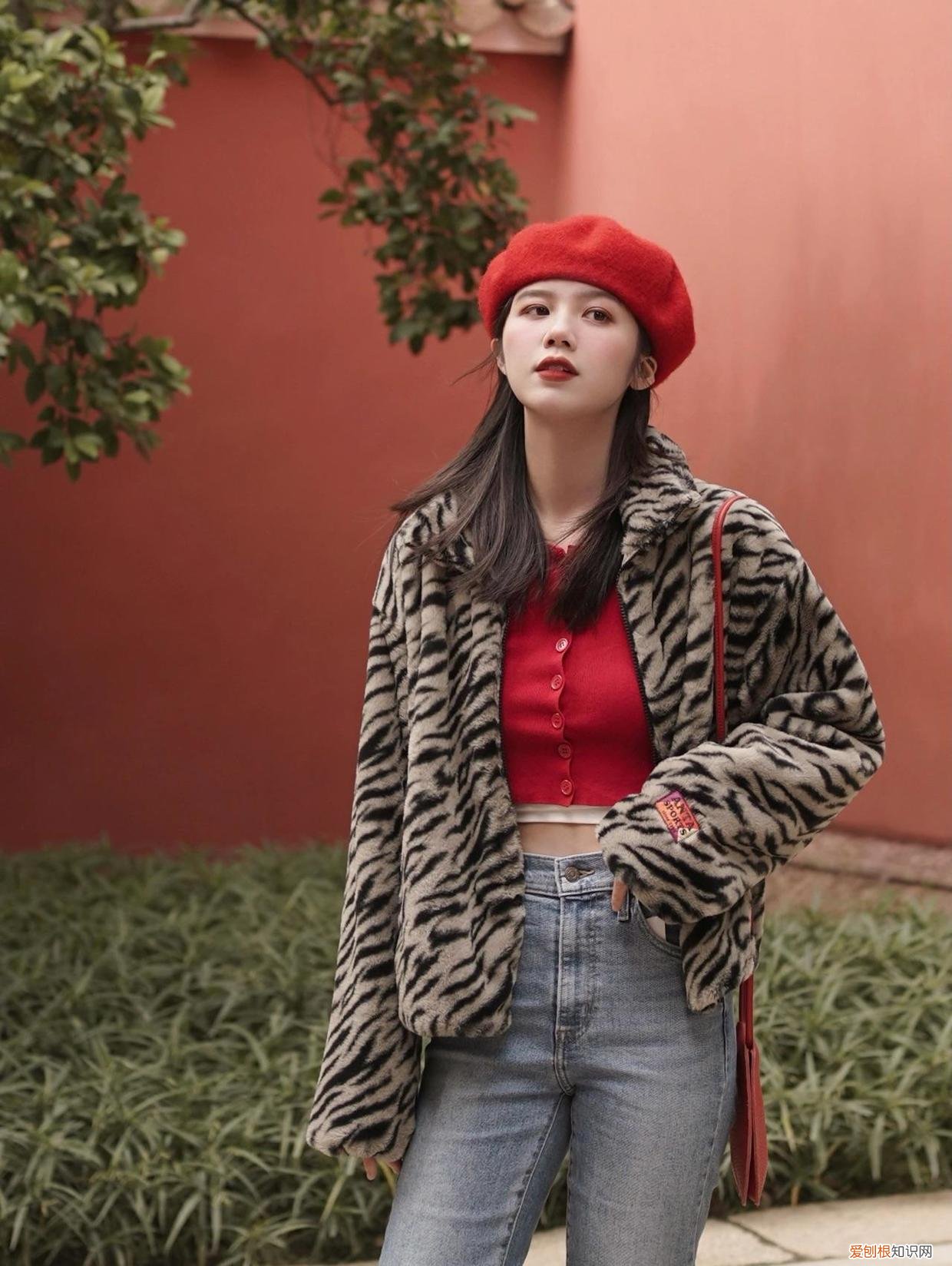 豹纹短外套搭配米色阔腿裤可以么?