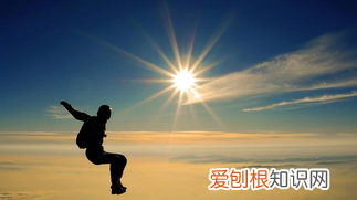 跳伞怎么开伞，空降跳伞一般是在离开飞机后多久打开降落伞的