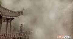 倚楼听雨是什么意思