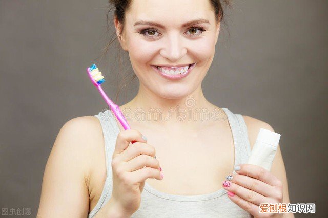 干刷牙膏什么牌子的好?用之前需要漱口吗?