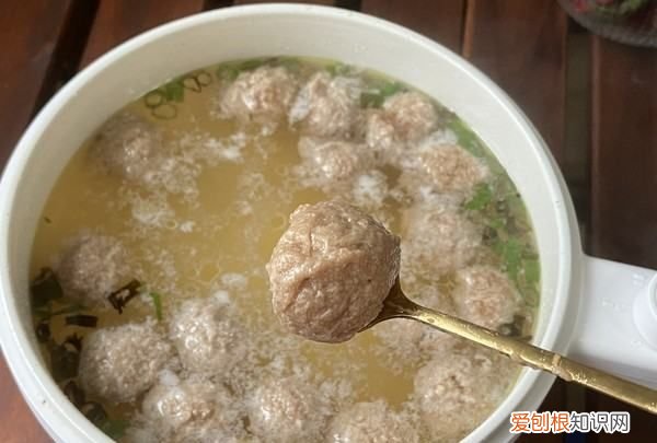 肉丸子汤的家常做法，肉丸子汤怎么做又滑又嫩视频