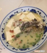 鱼头豆腐汤辣了怎么办，鱼头豆腐汤可以加鸡蛋吗
