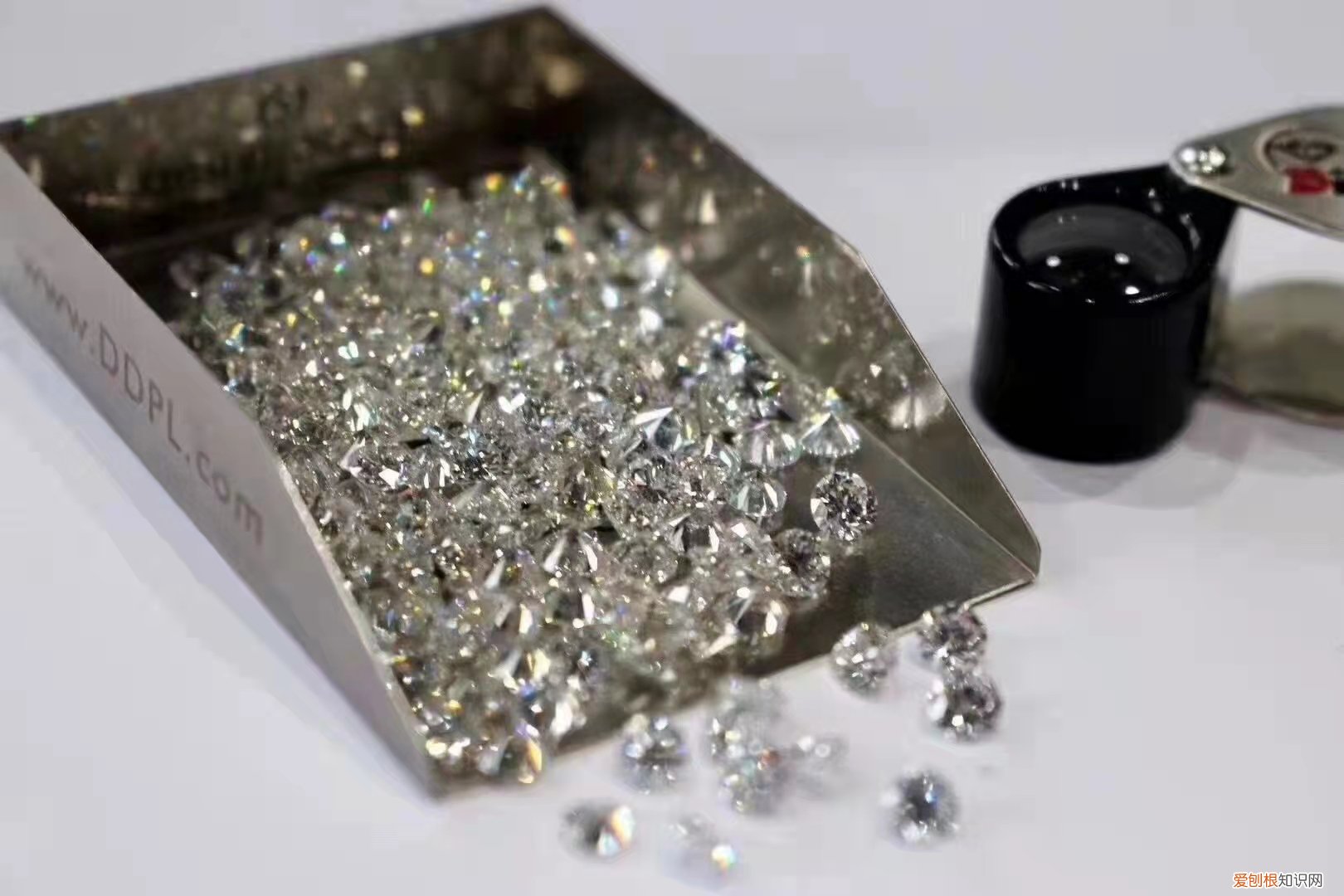 50分裸钻价格多少钱?大牌还是定制如何选择?业内人士爆料,这样选性价比更高